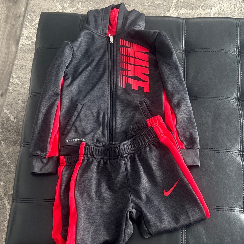 Nike Black and Red Athletic Set Sz 4-5